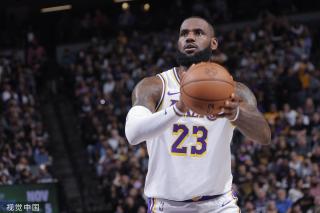 举足轻重 举足轻重