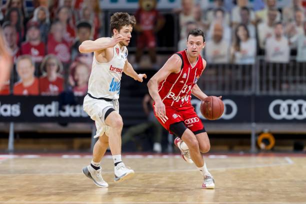 战术策略的 战术策略的