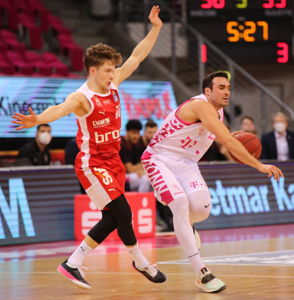 默郡警方：英超揭幕战种族辱骂塞门约的一名47岁男子已被捕