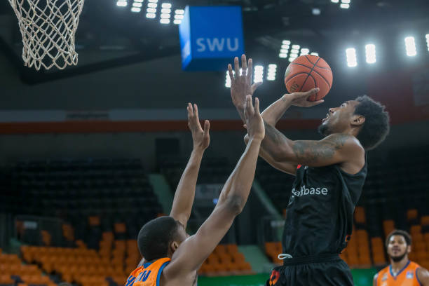 我懂用户晒视频：兰克尔趁队友客场比赛，去俱乐部偷队友的鞋